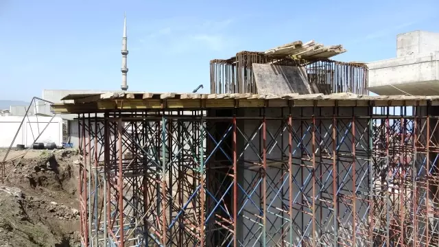 Türkiye'nin en maliyetli şehir içi yolları arasında gösterilen Kanuni Bulvarı'nda çalışmalar sürüyor Türkiye'nin en maliyetli şehir içi yolları arasında gösterilen Kanuni Bulvarı'nda çalışmalar sürüyor