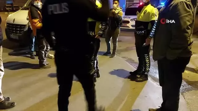 Ümraniye'de ağır yaralanan motosiklet sürücüsü yerde uzun süre ambulans bekledi Ümraniye'de ağır yaralanan motosiklet sürücüsü yerde uzun süre ambulans bekledi