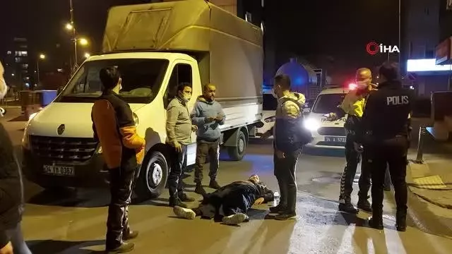Ümraniye'de ağır yaralanan motosiklet sürücüsü yerde uzun süre ambulans bekledi Ümraniye'de ağır yaralanan motosiklet sürücüsü yerde uzun süre ambulans bekledi