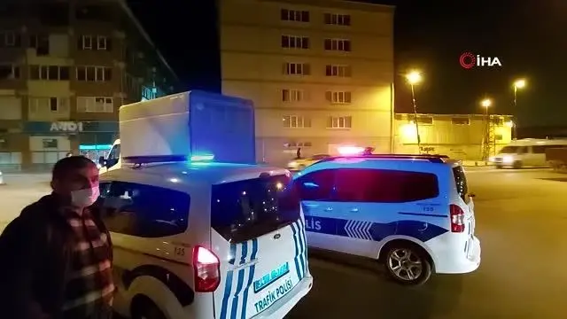 Ümraniye'de ağır yaralanan motosiklet sürücüsü yerde uzun süre ambulans bekledi Ümraniye'de ağır yaralanan motosiklet sürücüsü yerde uzun süre ambulans bekledi