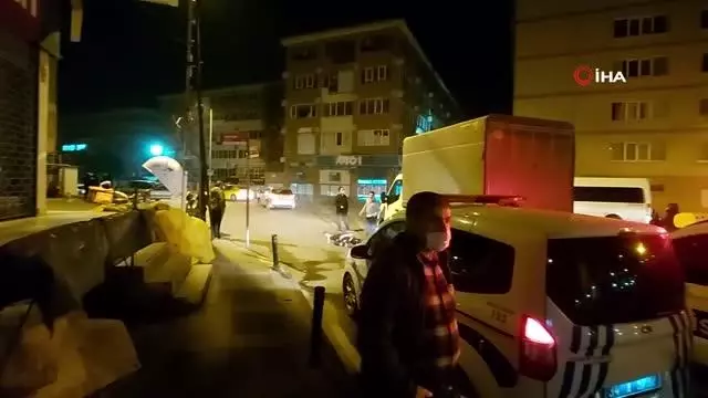 Ümraniye'de ağır yaralanan motosiklet sürücüsü yerde uzun süre ambulans bekledi Ümraniye'de ağır yaralanan motosiklet sürücüsü yerde uzun süre ambulans bekledi