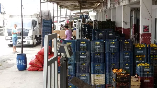 Üreticilerden 'vatandaşlar marketlerin eline bırakılmasın' çağrısı Üreticilerden 'vatandaşlar marketlerin eline bırakılmasın' çağrısı