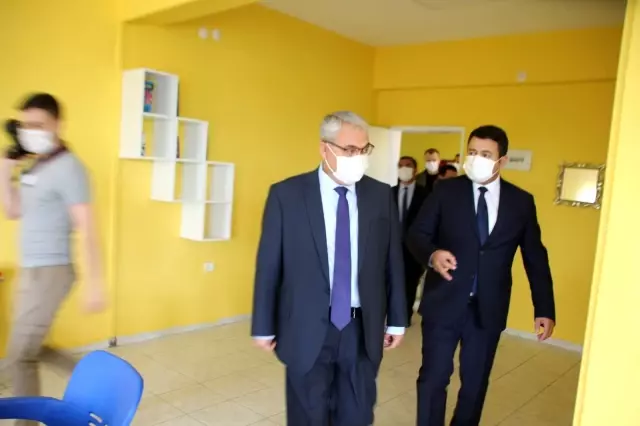 Vali Gündüzöz Varto'da bir dizi incelemelerde bulundu Vali Gündüzöz Varto'da bir dizi incelemelerde bulundu