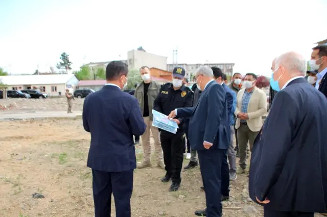 Vali Gündüzöz Varto'da bir dizi incelemelerde bulundu Vali Gündüzöz Varto'da bir dizi incelemelerde bulundu