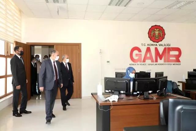 Konya Valisi Özkan 112 Acil Çağrı Merkezi'nde incelemelerde bulundu Konya Valisi Özkan 112 Acil Çağrı Merkezi'nde incelemelerde bulundu