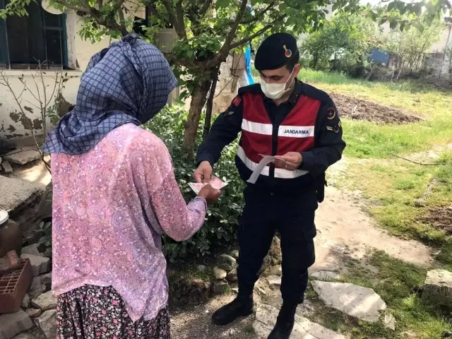 Yaşlı ve engelli vatandaşların maaşları evlerinde ödeniyor Yaşlı ve engelli vatandaşların maaşları evlerinde ödeniyor