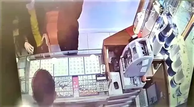 'Adınız cinayete karıştı' diyerek 5 kişiyi dolandıran suç örgütü liderinin savunması pes dedirtti 'Adınız cinayete karıştı' diyerek 5 kişiyi dolandıran suç örgütü liderinin savunması pes dedirtti