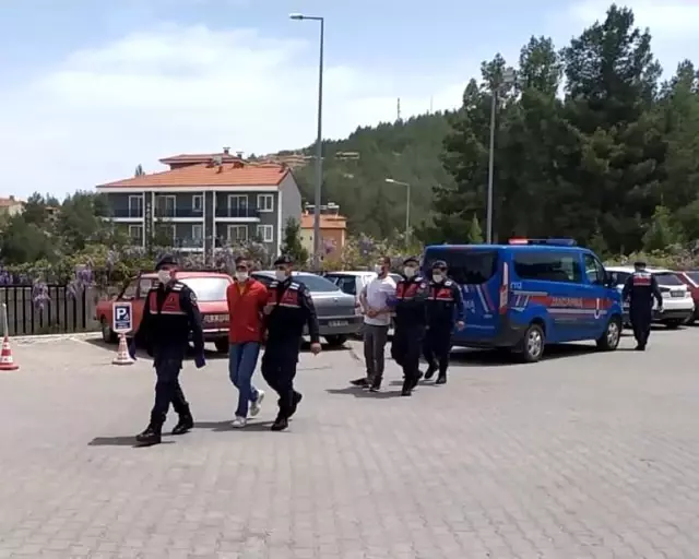 'Adınız cinayete karıştı' diyerek 5 kişiyi dolandıran suç örgütü liderinin savunması pes dedirtti 'Adınız cinayete karıştı' diyerek 5 kişiyi dolandıran suç örgütü liderinin savunması pes dedirtti