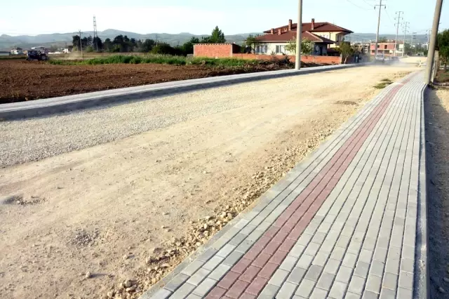 Yenişehir'de kapanma döneminde yol çalışmaları hızlandı Yenişehir'de kapanma döneminde yol çalışmaları hızlandı