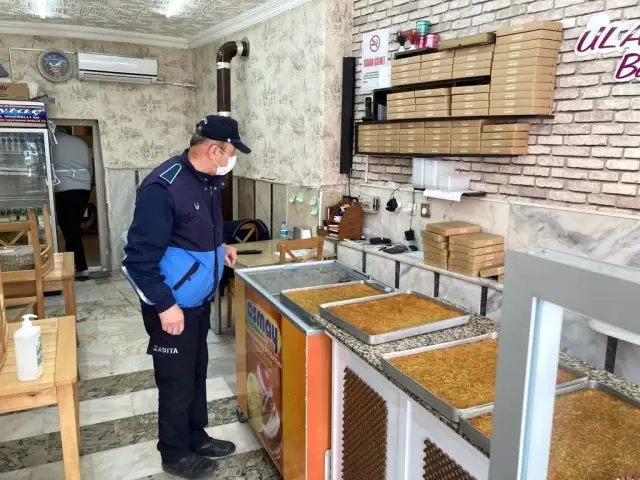 Nevşehir'deki zabıta ekipleri iş yerlerini denetledi Nevşehir'deki zabıta ekipleri iş yerlerini denetledi