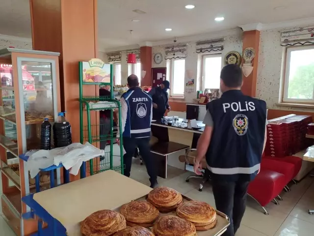 Nevşehir'deki zabıta ekipleri iş yerlerini denetledi Nevşehir'deki zabıta ekipleri iş yerlerini denetledi