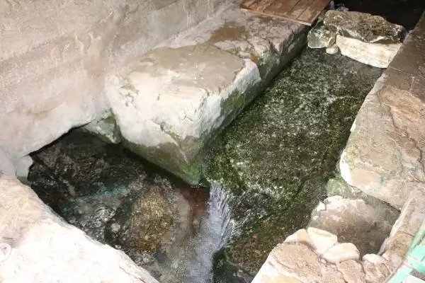 ADIYAMAN 4'ÜNCÜ MURAT'IN YAPTIRDIĞI CAMİNİN ALTINDAN AKAN SUDA SERİNLİYORLAR ADIYAMAN 4'ÜNCÜ MURAT'IN YAPTIRDIĞI CAMİNİN ALTINDAN AKAN SUDA SERİNLİYORLAR