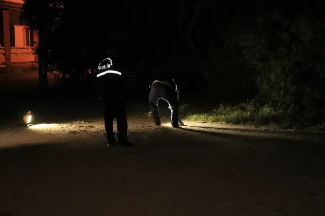 Son dakika haber... Adana'da sokak ortasında silahlı kavga: 1 yaralı Son dakika haber... Adana'da sokak ortasında silahlı kavga: 1 yaralı