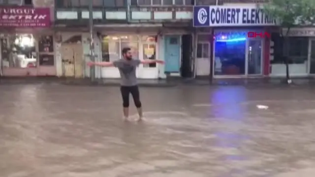 ADANA KOZAN'DA SAĞANAK, SU BASKINLARINA NEDEN OLDU ADANA KOZAN'DA SAĞANAK, SU BASKINLARINA NEDEN OLDU