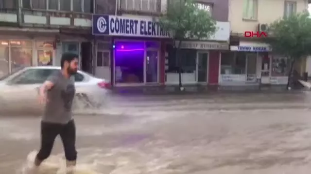 ADANA KOZAN'DA SAĞANAK, SU BASKINLARINA NEDEN OLDU ADANA KOZAN'DA SAĞANAK, SU BASKINLARINA NEDEN OLDU