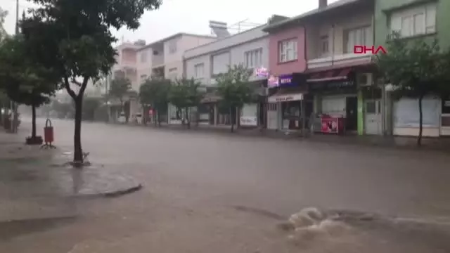 ADANA KOZAN'DA SAĞANAK, SU BASKINLARINA NEDEN OLDU ADANA KOZAN'DA SAĞANAK, SU BASKINLARINA NEDEN OLDU