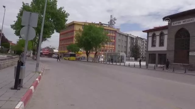 AFYONKARAHİSAR - 'Tam kapanma'ya uyuluyor AFYONKARAHİSAR - 'Tam kapanma'ya uyuluyor