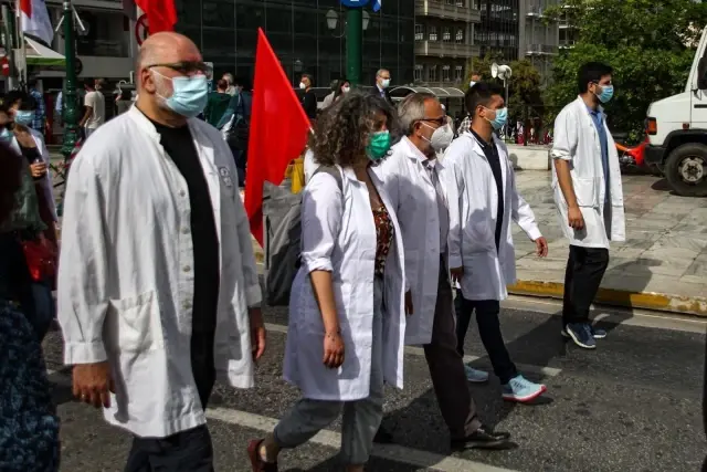 - Atina halkı, İşçi Bayramı'nı gecikmeli kutladı - Atina halkı, İşçi Bayramı'nı gecikmeli kutladı