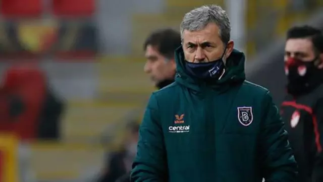 Aykut Kocaman'ın ters duran kaleye attığı gol akıllara durgunluk verdi Aykut Kocaman'ın ters duran kaleye attığı gol akıllara durgunluk verdi