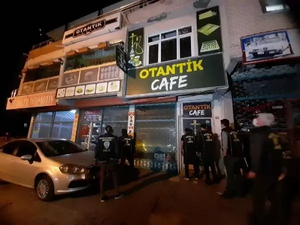 BAĞCILAR'DA 6 MEKANA KUMAR BASKINI; 95 KİŞİYE 329 BİN 555 TL PARA CEZASI BAĞCILAR'DA 6 MEKANA KUMAR BASKINI; 95 KİŞİYE 329 BİN 555 TL PARA CEZASI