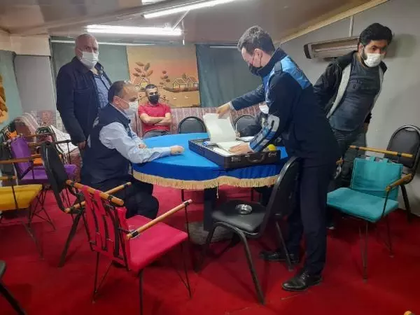 BAĞCILAR'DA 6 MEKANA KUMAR BASKINI; 95 KİŞİYE 329 BİN 555 TL PARA CEZASI BAĞCILAR'DA 6 MEKANA KUMAR BASKINI; 95 KİŞİYE 329 BİN 555 TL PARA CEZASI