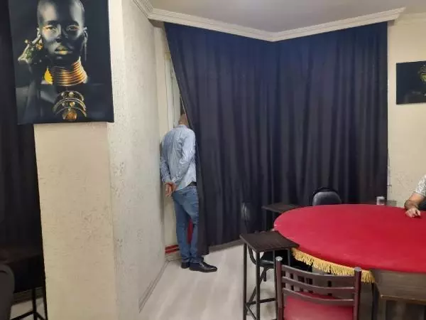 BAĞCILAR'DA 6 MEKANA KUMAR BASKINI; 95 KİŞİYE 329 BİN 555 TL PARA CEZASI BAĞCILAR'DA 6 MEKANA KUMAR BASKINI; 95 KİŞİYE 329 BİN 555 TL PARA CEZASI