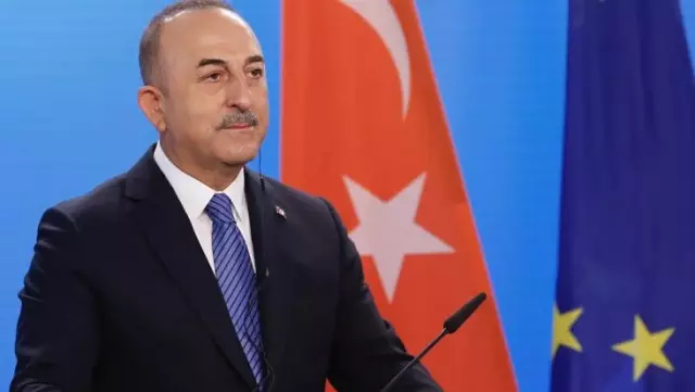Bakan Çavuşoğlu'nun 'Turistin görebileceği herkesi aşılayacağız' açıklaması sosyal medyada gündem yarattı Bakan Çavuşoğlu'nun 'Turistin görebileceği herkesi aşılayacağız' açıklaması sosyal medyada gündem yarattı