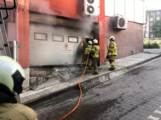 Balıkesir'de kargo deposunda yangın Balıkesir'de kargo deposunda yangın