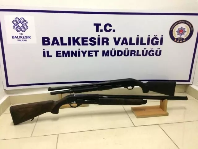 Balıkesir'de polis 20 şahsı gözaltına aldı Balıkesir'de polis 20 şahsı gözaltına aldı