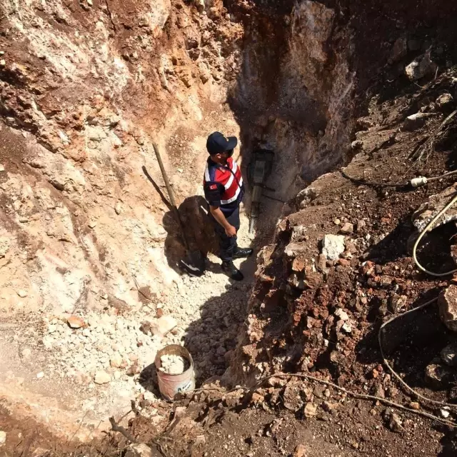 Son dakika haberi | Birinci derece sit alanında kaçak kazıya jandarmadan suçüstü Son dakika haberi | Birinci derece sit alanında kaçak kazıya jandarmadan suçüstü