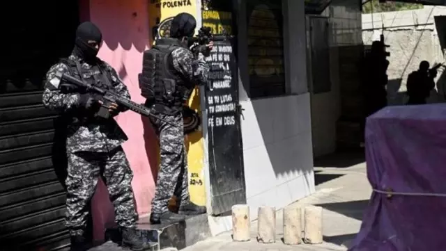 Brezilya'da uyuşturucu kaçakçılarına yönelik operasyonda 25 kişi öldü Brezilya'da uyuşturucu kaçakçılarına yönelik operasyonda 25 kişi öldü