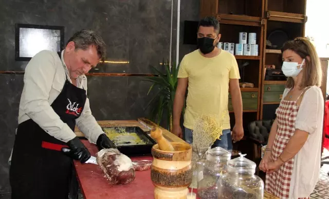 1,5 dakikada pişiyor! İzmirli kasap kilosu 10 bin liradan et satıyor