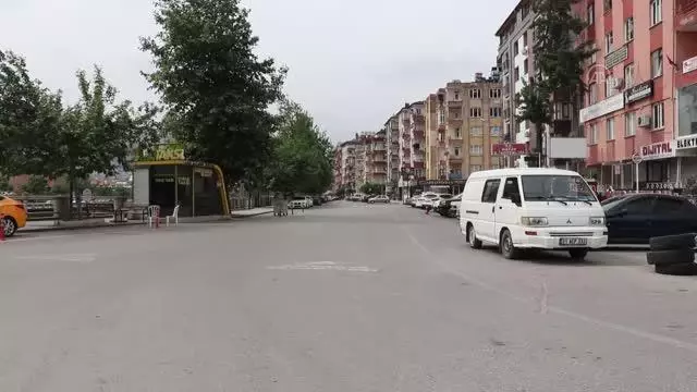 Cadde ve sokaklar tam kapanmada boş kaldı Cadde ve sokaklar tam kapanmada boş kaldı