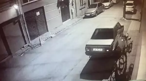 KISITLAMADA, APARTMANDAN BİSİKLET HIRSIZLIĞI KAMERADA KISITLAMADA, APARTMANDAN BİSİKLET HIRSIZLIĞI KAMERADA
