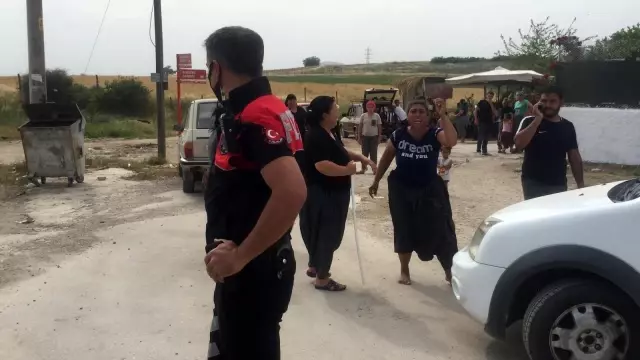 Cono aşiretinden iki aile birbirine girdi, koca mahallede kıyamet koptu Cono aşiretinden iki aile birbirine girdi, koca mahallede kıyamet koptu