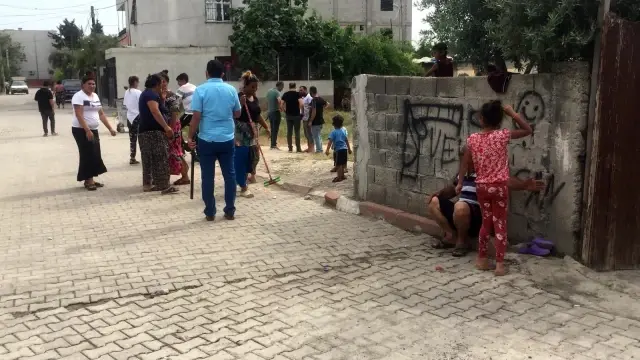 Cono aşiretinden iki aile birbirine girdi, koca mahallede kıyamet koptu Cono aşiretinden iki aile birbirine girdi, koca mahallede kıyamet koptu