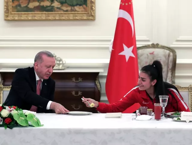 Son dakika! Cumhurbaşkanı Erdoğan, sporcularla iftar yaptı Son dakika! Cumhurbaşkanı Erdoğan, sporcularla iftar yaptı