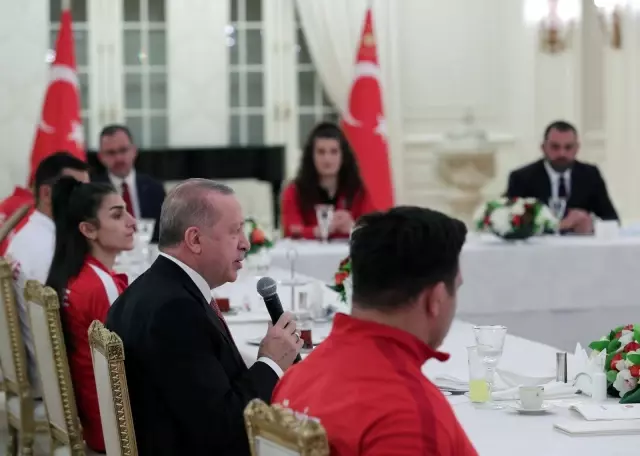 Son dakika! Cumhurbaşkanı Erdoğan, sporcularla iftar yaptı Son dakika! Cumhurbaşkanı Erdoğan, sporcularla iftar yaptı