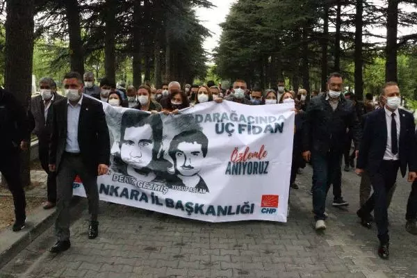 Deniz Gezmiş ve arkadaşları mezarları başında anıldı Deniz Gezmiş ve arkadaşları mezarları başında anıldı