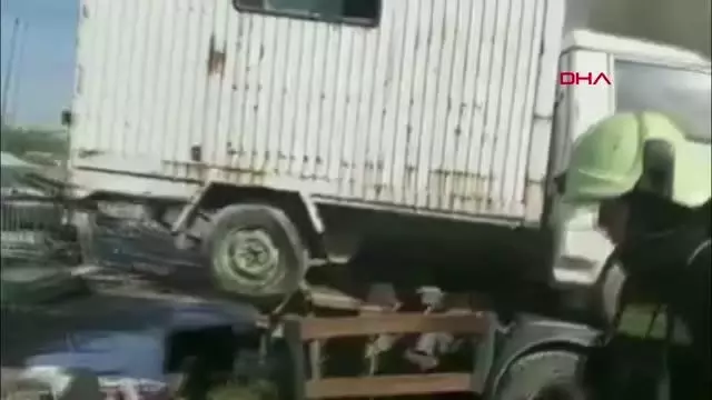 DENİZLİ YEDİEMİN OTOPARKINDA YANGIN, 9 ARAÇ ZARAR GÖRDÜ DENİZLİ YEDİEMİN OTOPARKINDA YANGIN, 9 ARAÇ ZARAR GÖRDÜ