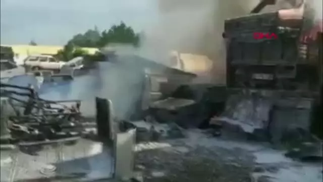 DENİZLİ YEDİEMİN OTOPARKINDA YANGIN, 9 ARAÇ ZARAR GÖRDÜ DENİZLİ YEDİEMİN OTOPARKINDA YANGIN, 9 ARAÇ ZARAR GÖRDÜ