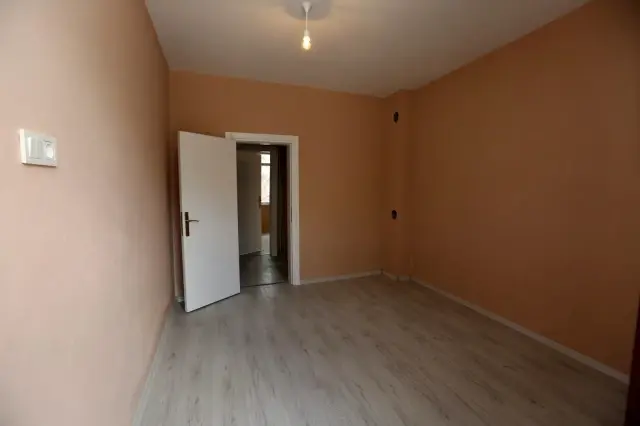 Derince'de yangın mağduru ailenin evi yenilendi Derince'de yangın mağduru ailenin evi yenilendi