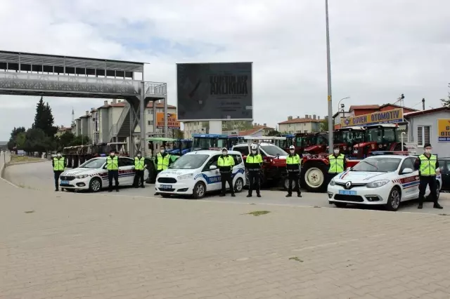 Dinar'da 'Karayolları Trafik Haftası' kutlama etkinlikleri Dinar'da 'Karayolları Trafik Haftası' kutlama etkinlikleri