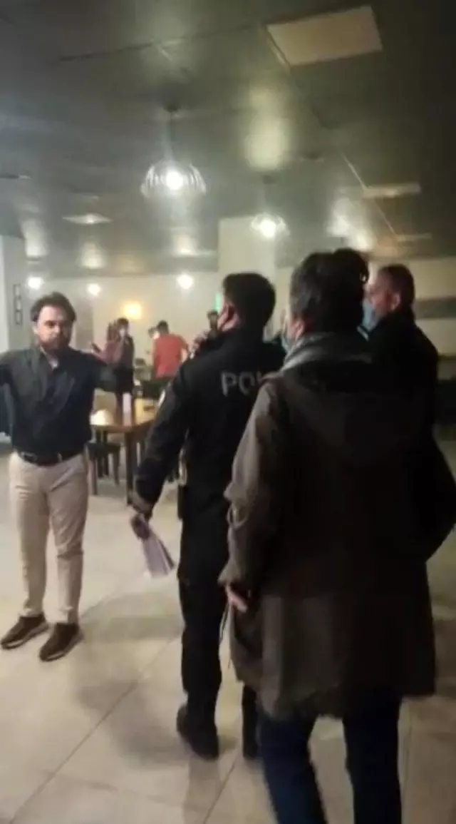 Doğubayazıt'ta gizlice müşteri alan 2 kafeye polis baskını Doğubayazıt'ta gizlice müşteri alan 2 kafeye polis baskını