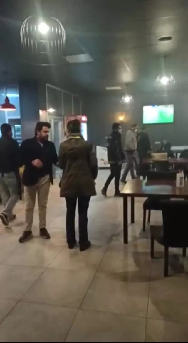 Doğubayazıt'ta gizlice müşteri alan 2 kafeye polis baskını Doğubayazıt'ta gizlice müşteri alan 2 kafeye polis baskını