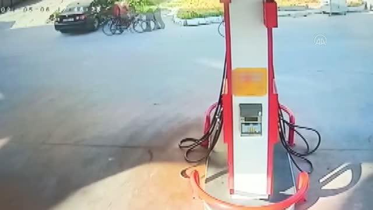 Son dakika haberi! 'Dur' ihtarına uymayan motosikletlinin çarptığı polis memuru yaralandı