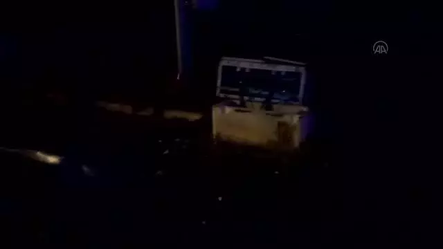Elektrik direğine çarpan otomobildeki 2 kişi yaralandı Elektrik direğine çarpan otomobildeki 2 kişi yaralandı