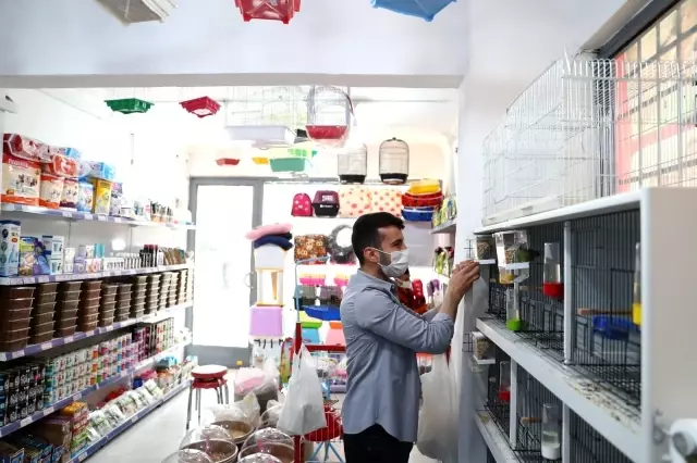 Engelleri aşan iki arkadaş birlikte 'Engelsiz Pet Shop' açtı