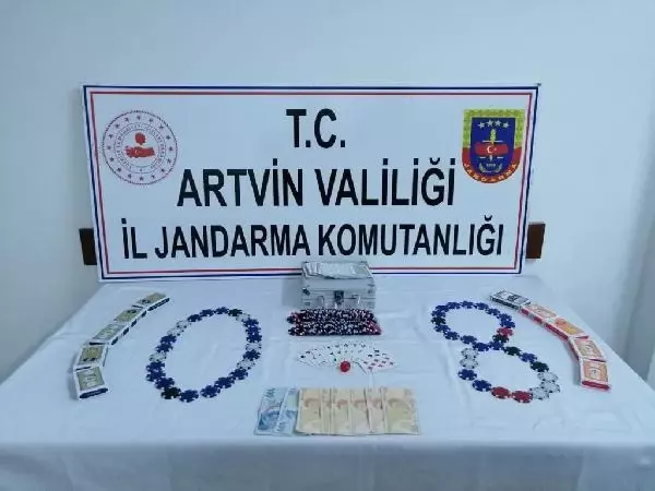Eve kumar baskınında 7 kişiye, 33 bin 635 lira ceza Eve kumar baskınında 7 kişiye, 33 bin 635 lira ceza