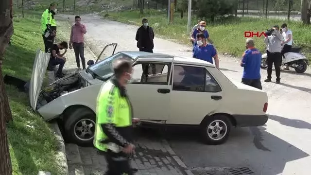 Son dakika haberleri: FRENİ BOŞALAN OTOMOBİL, ÇOCUK PARKI DUVARINA ÇARPARAK DURABİLDİ Son dakika haberleri: FRENİ BOŞALAN OTOMOBİL, ÇOCUK PARKI DUVARINA ÇARPARAK DURABİLDİ